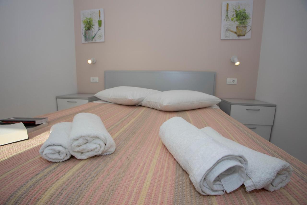 Apartments Medvidovic Башка-Вода Екстер'єр фото