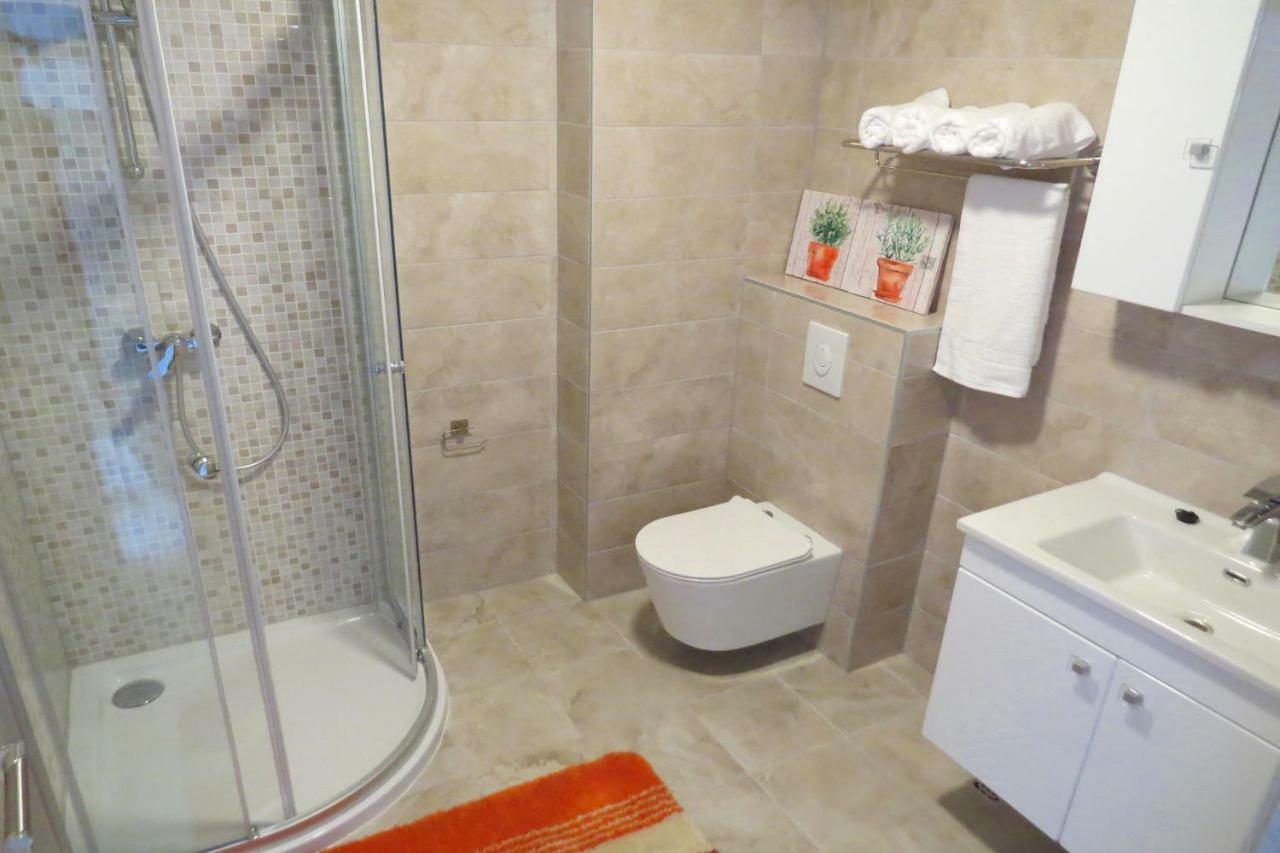 Apartments Medvidovic Башка-Вода Екстер'єр фото